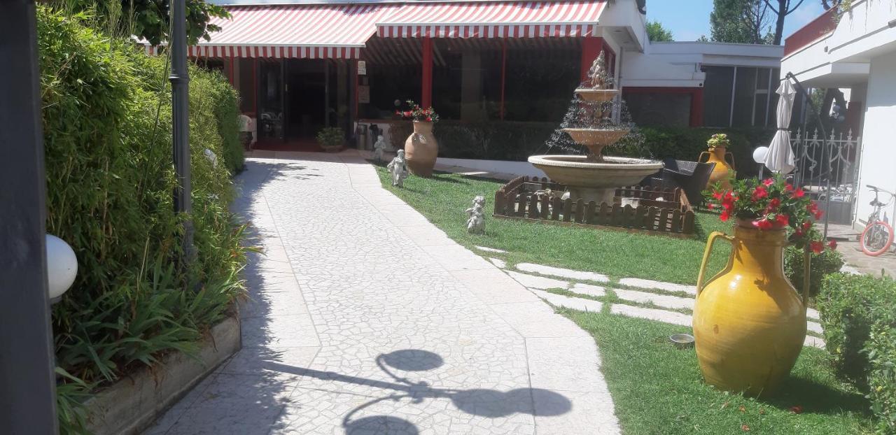Hotel De Amicis Riccione Luaran gambar