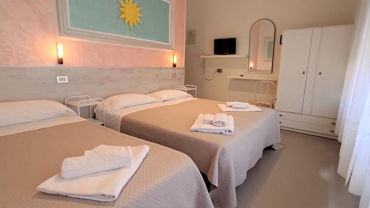 Hotel De Amicis Riccione Luaran gambar