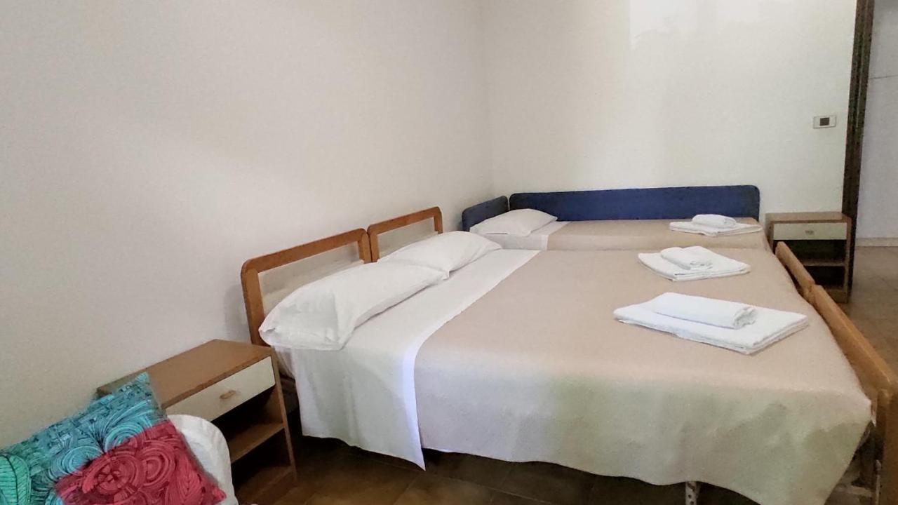 Hotel De Amicis Riccione Luaran gambar