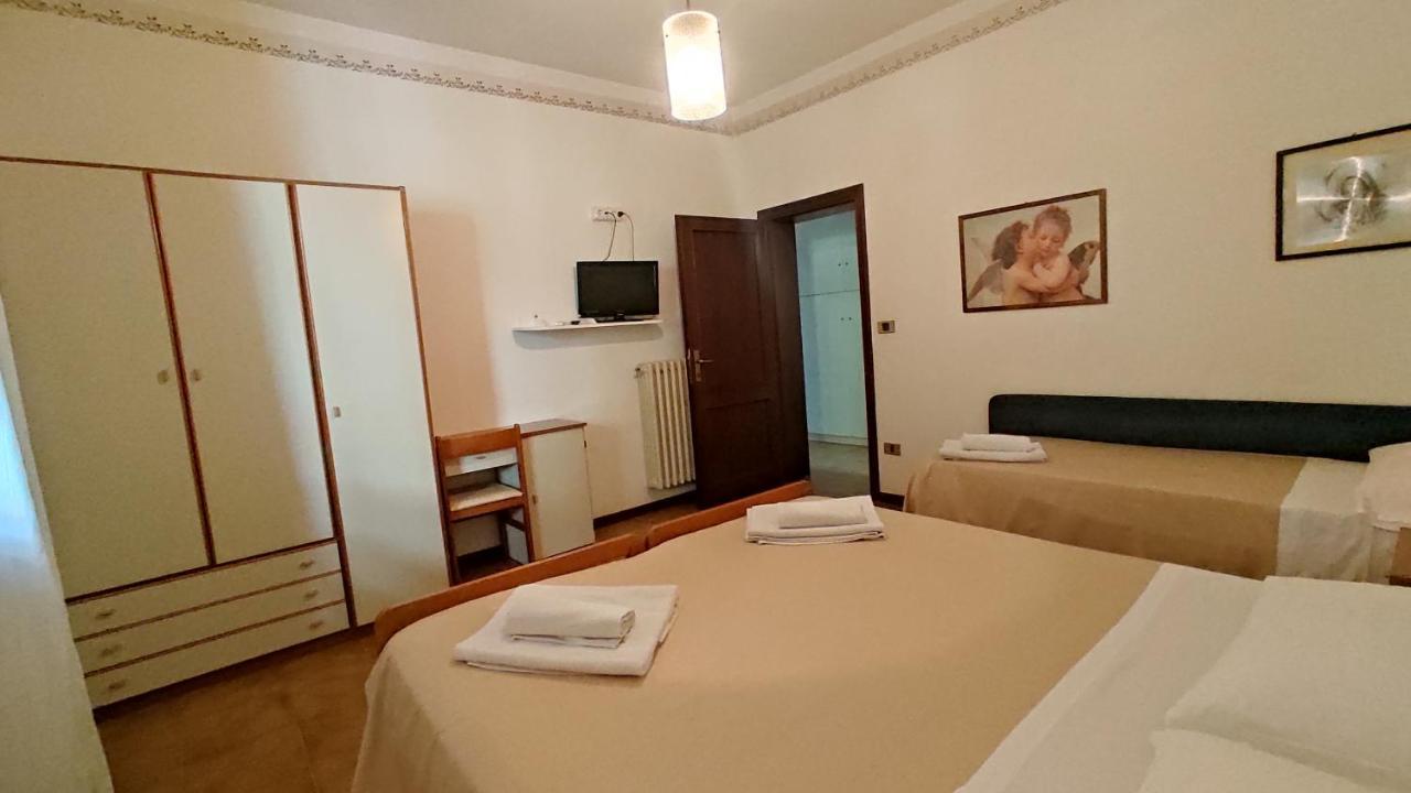 Hotel De Amicis Riccione Luaran gambar