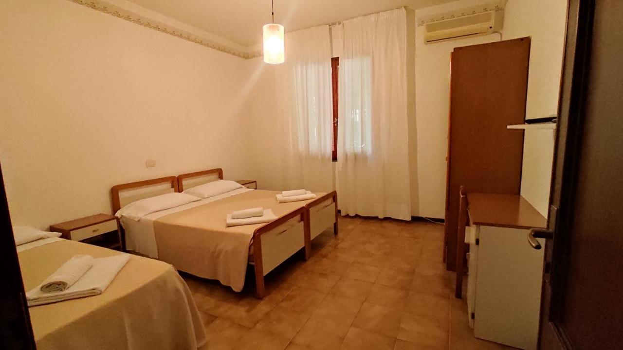 Hotel De Amicis Riccione Luaran gambar