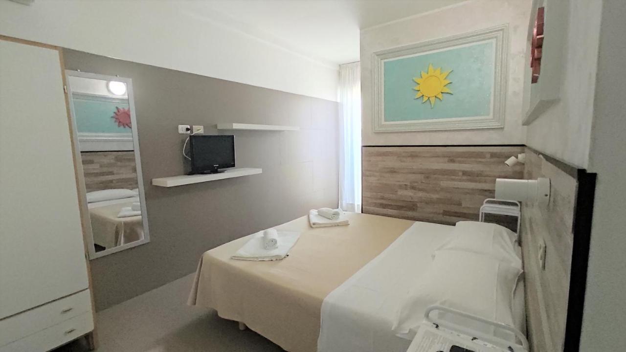 Hotel De Amicis Riccione Luaran gambar