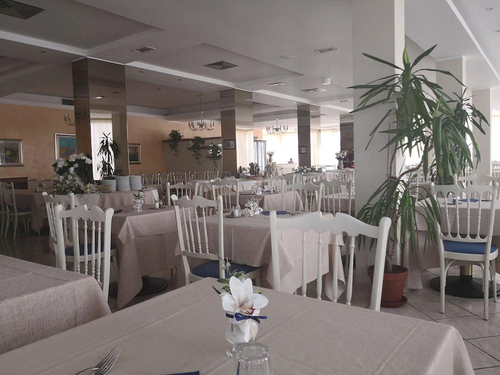 Hotel De Amicis Riccione Luaran gambar