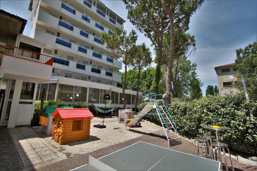 Hotel De Amicis Riccione Luaran gambar