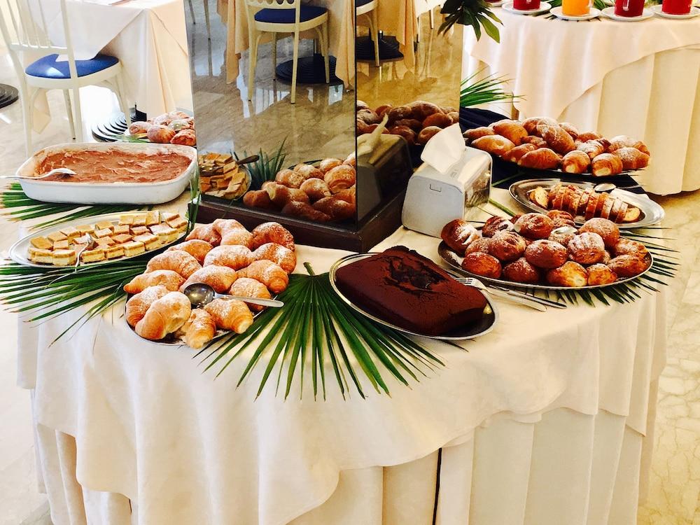 Hotel De Amicis Riccione Luaran gambar