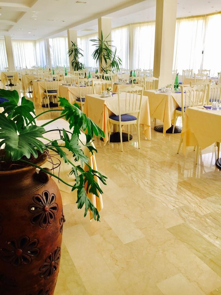 Hotel De Amicis Riccione Luaran gambar