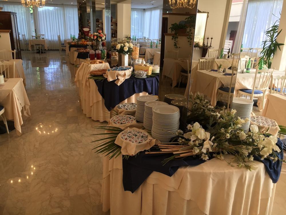 Hotel De Amicis Riccione Luaran gambar