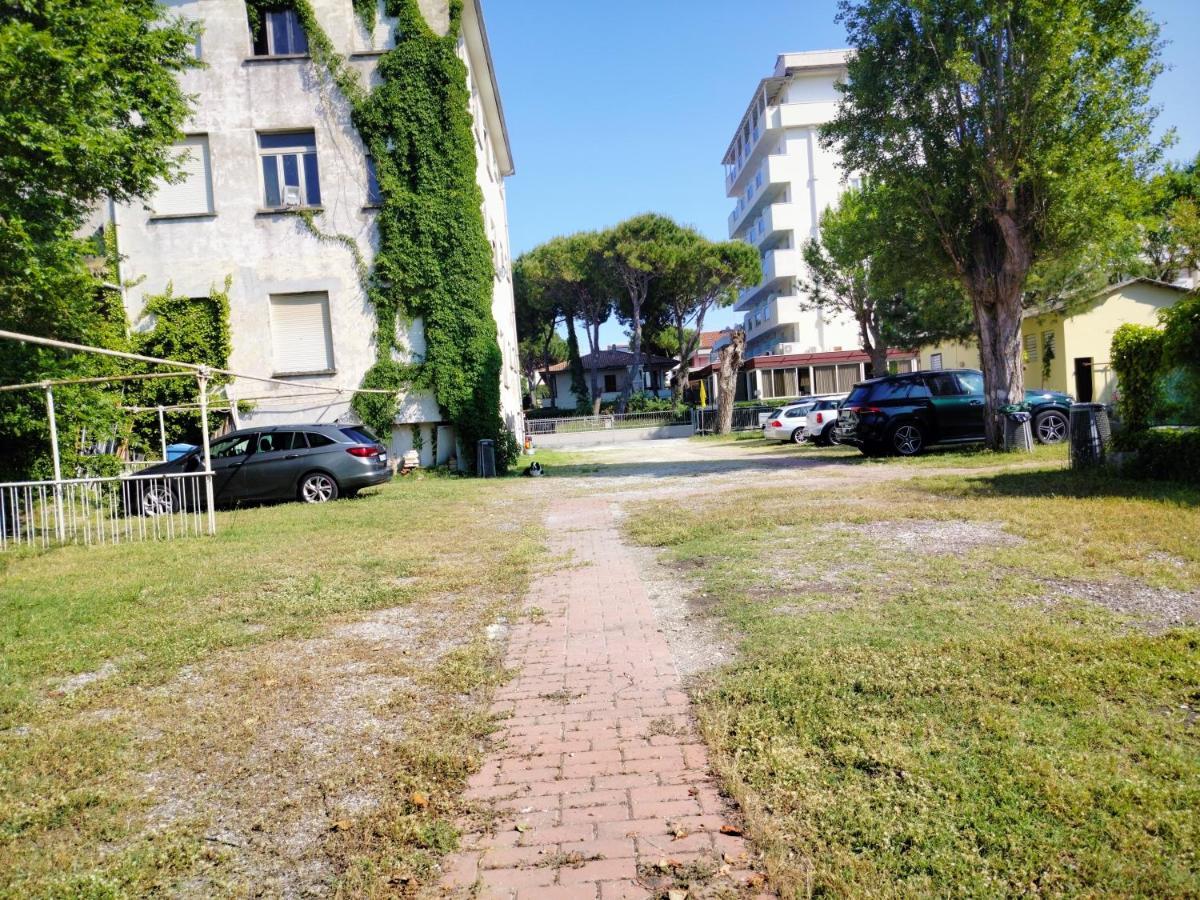 Hotel De Amicis Riccione Luaran gambar