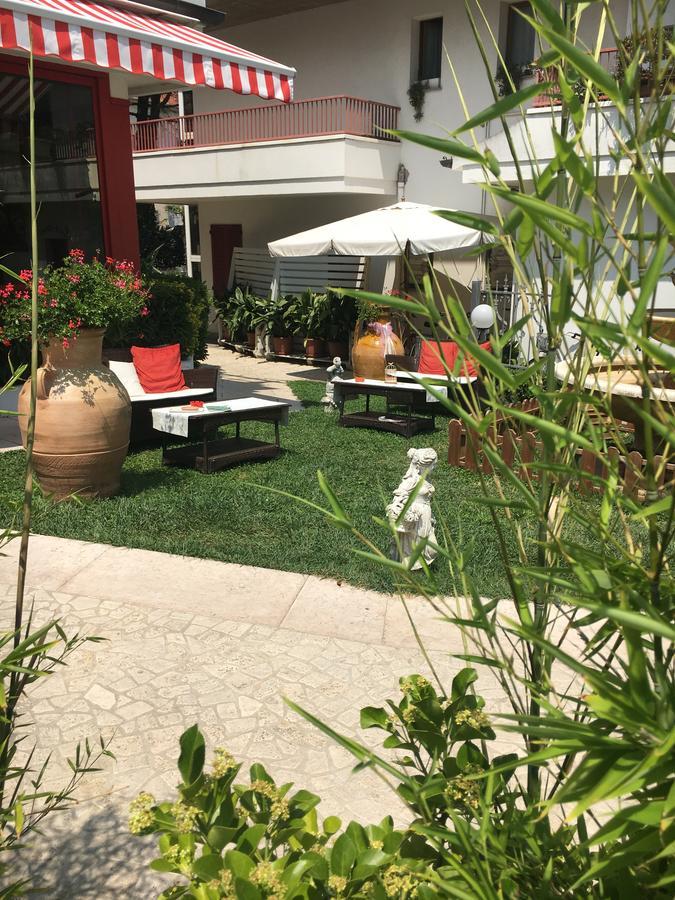 Hotel De Amicis Riccione Luaran gambar