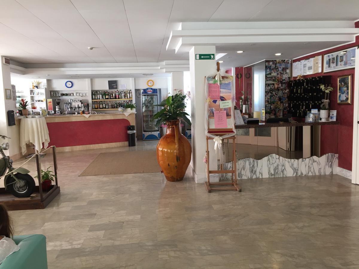 Hotel De Amicis Riccione Luaran gambar