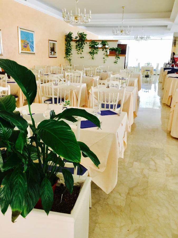 Hotel De Amicis Riccione Luaran gambar