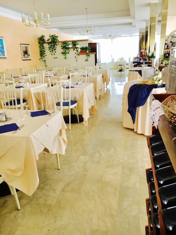 Hotel De Amicis Riccione Luaran gambar