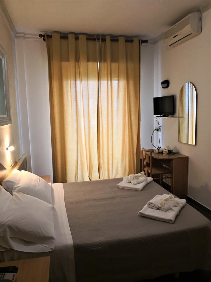 Hotel De Amicis Riccione Luaran gambar