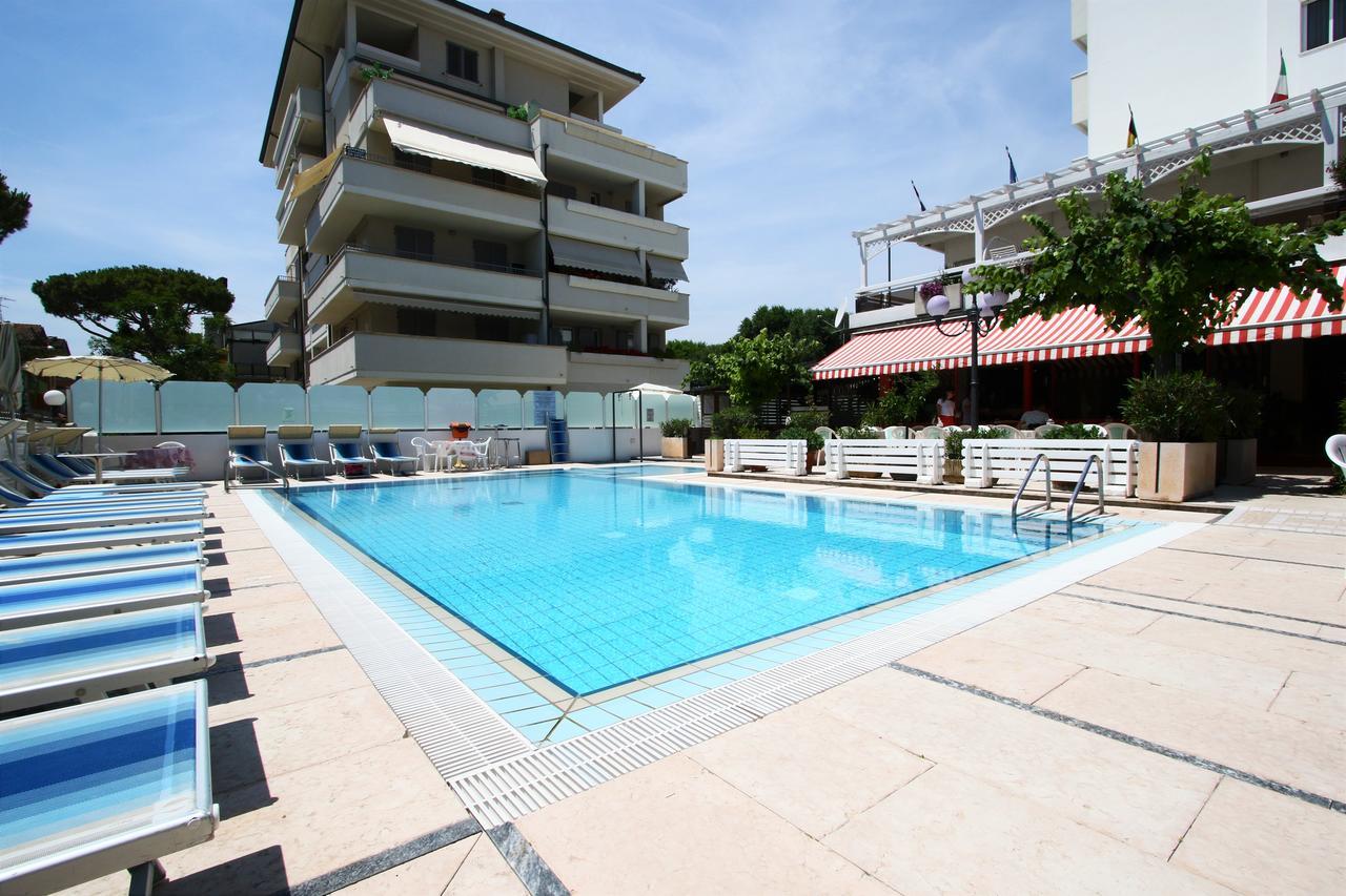Hotel De Amicis Riccione Luaran gambar