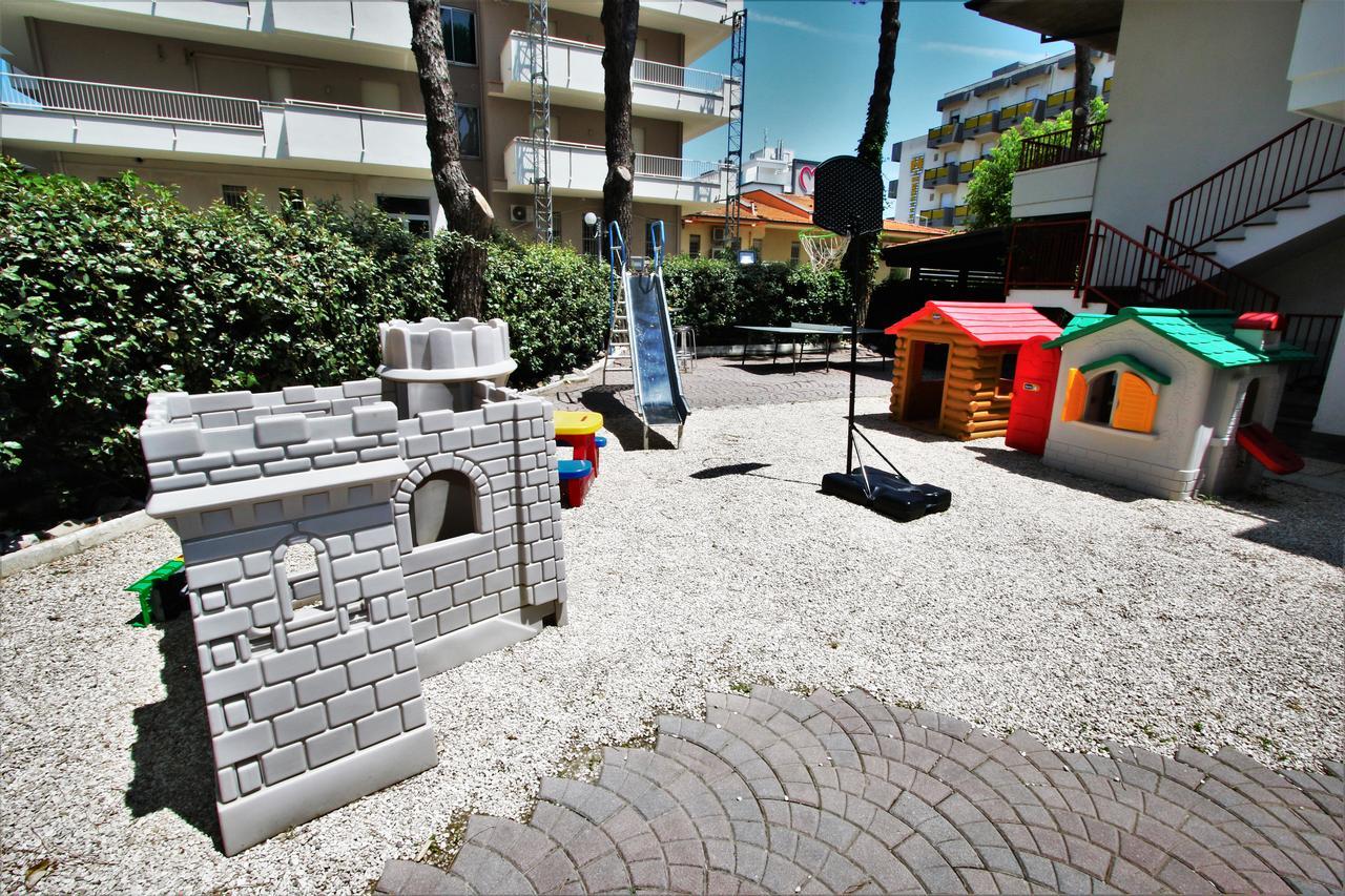 Hotel De Amicis Riccione Luaran gambar