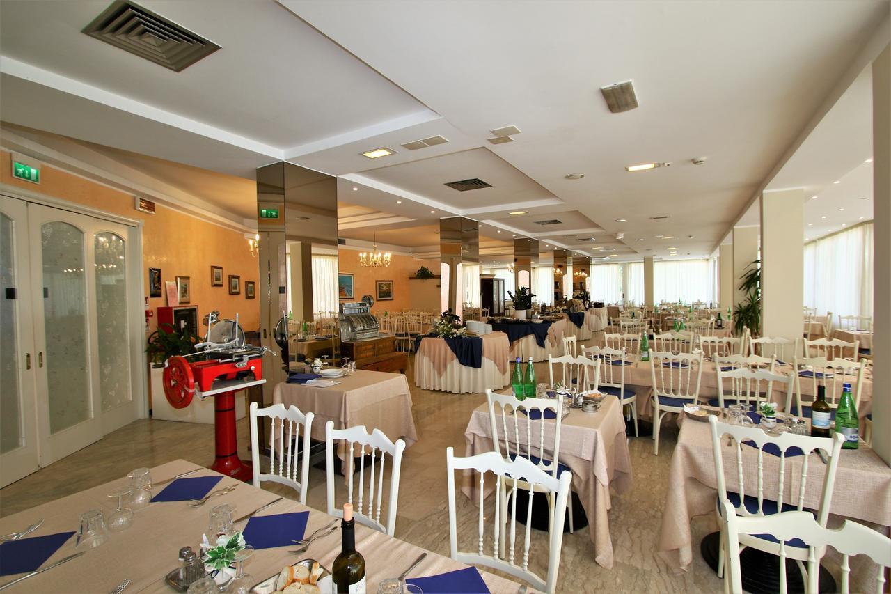 Hotel De Amicis Riccione Luaran gambar