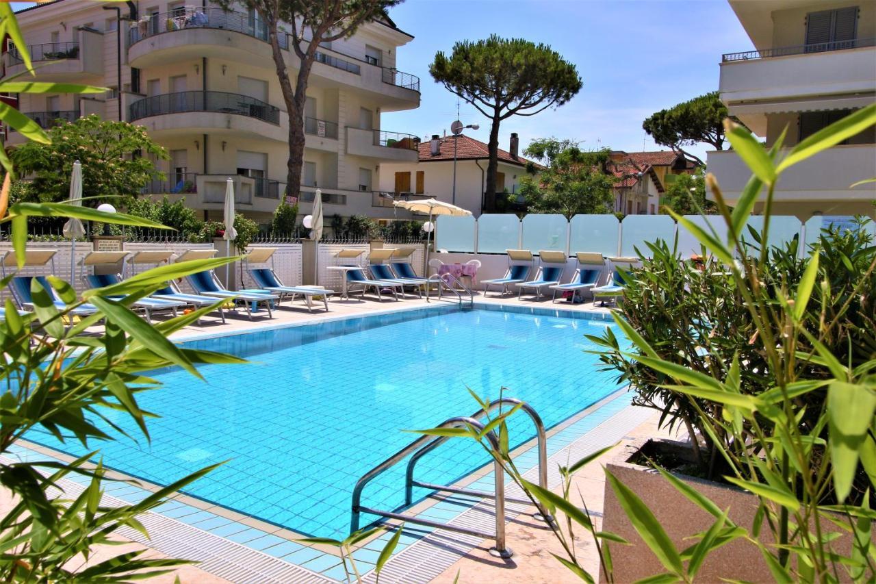 Hotel De Amicis Riccione Luaran gambar