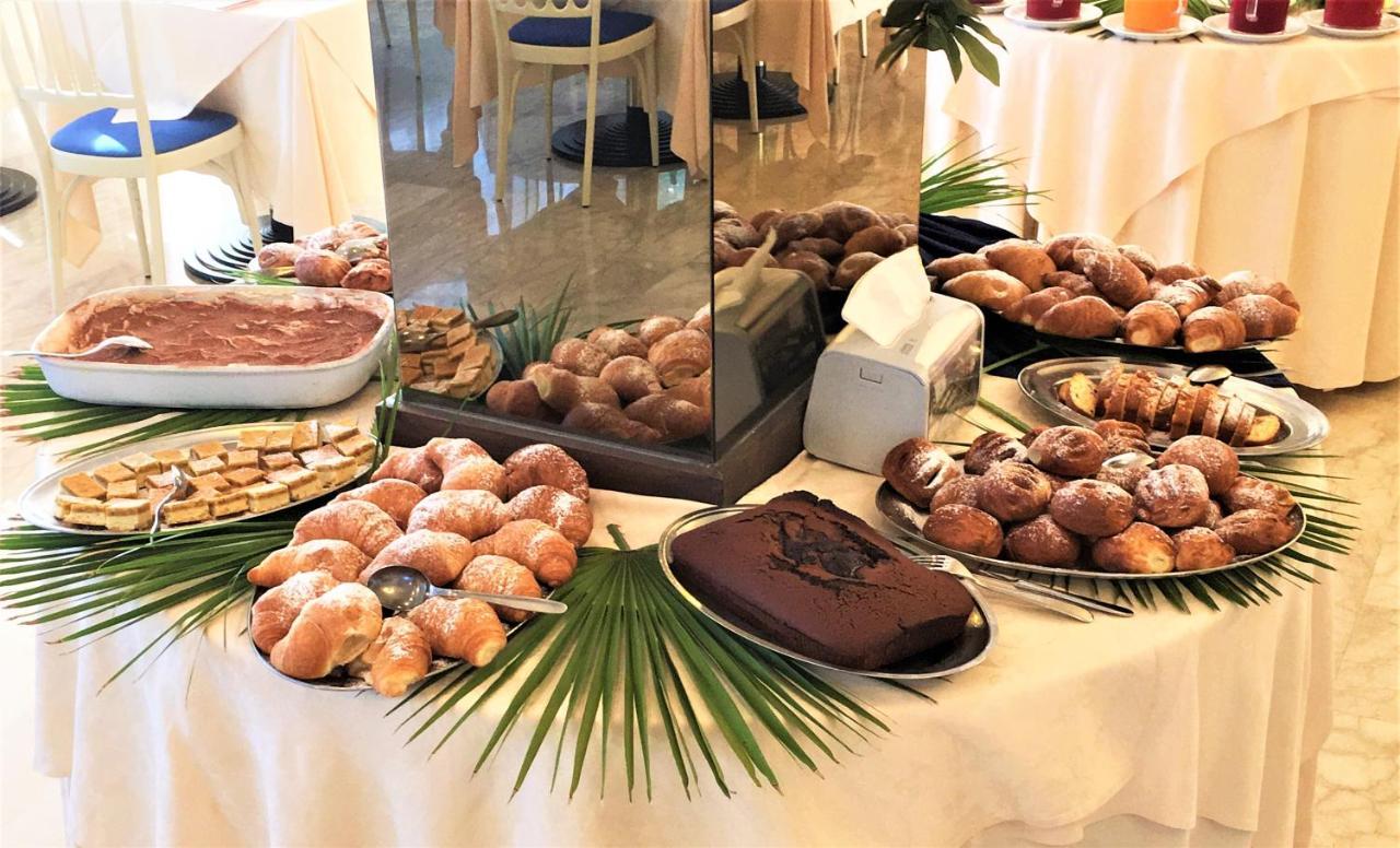 Hotel De Amicis Riccione Luaran gambar
