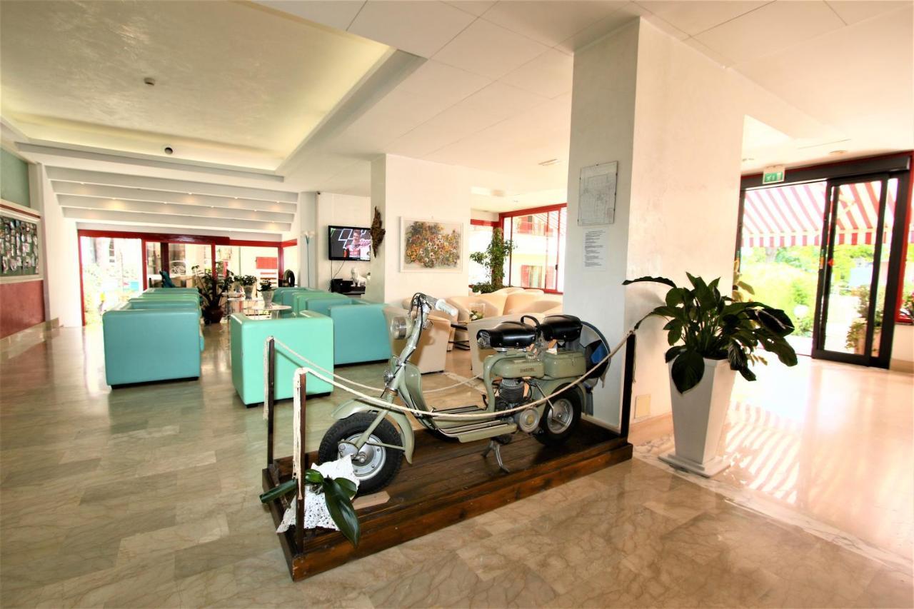 Hotel De Amicis Riccione Luaran gambar