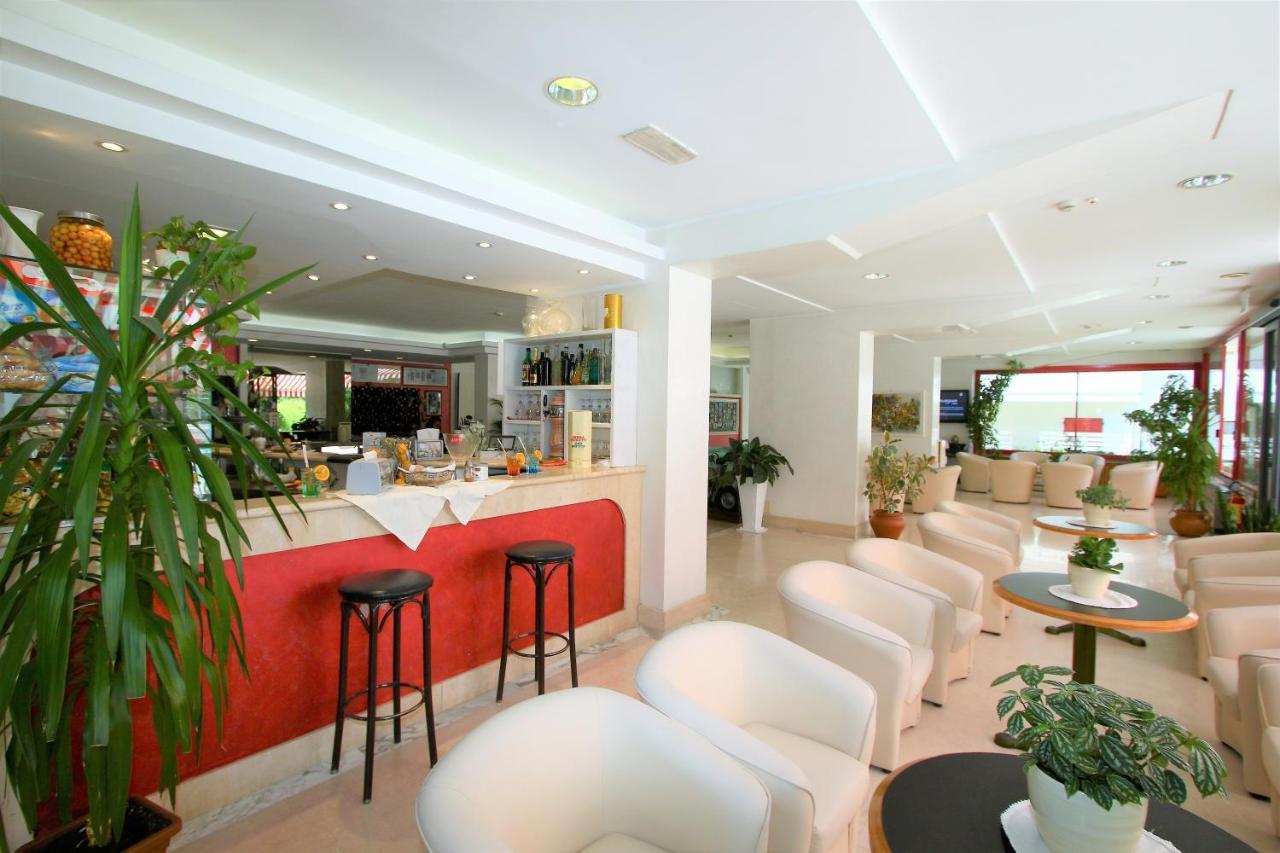 Hotel De Amicis Riccione Luaran gambar