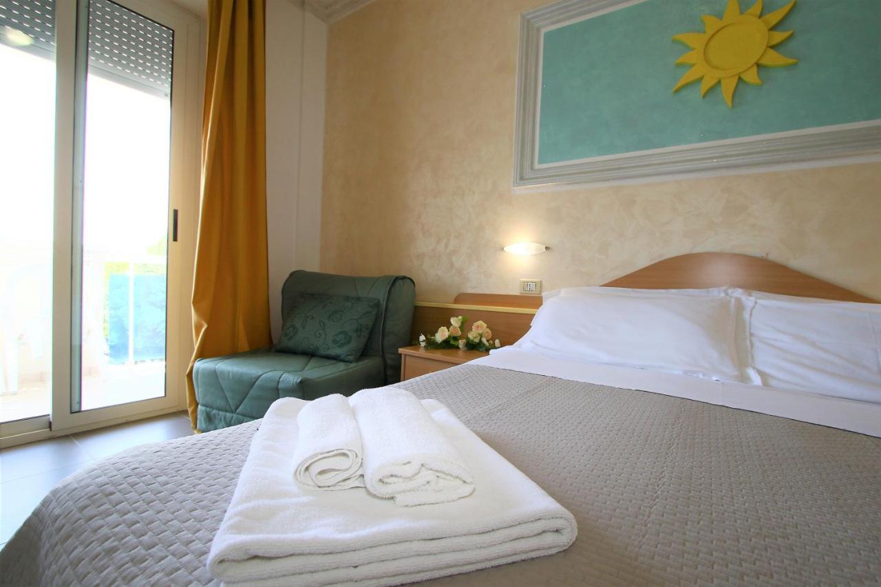 Hotel De Amicis Riccione Luaran gambar