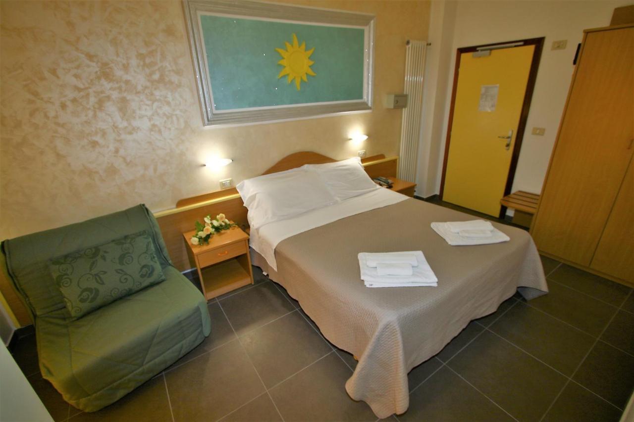 Hotel De Amicis Riccione Luaran gambar