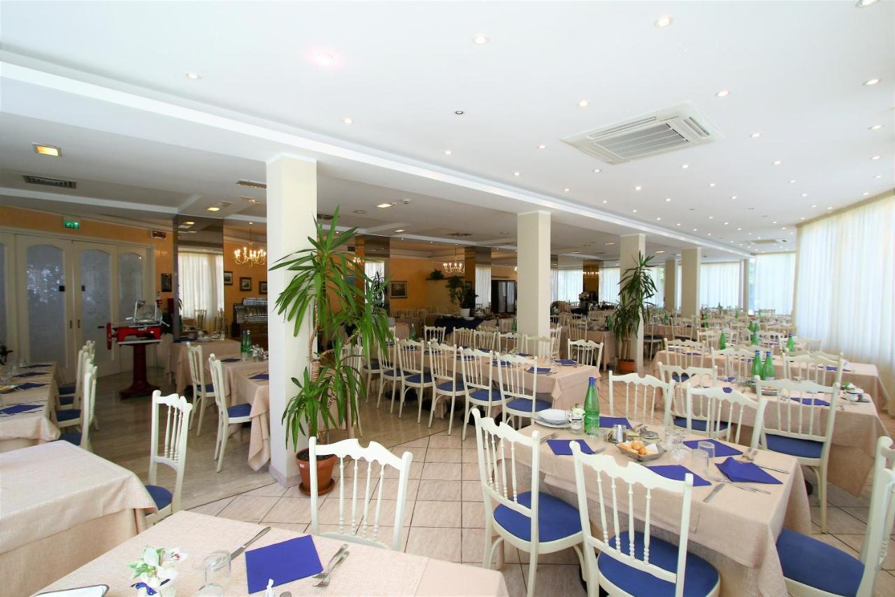 Hotel De Amicis Riccione Luaran gambar